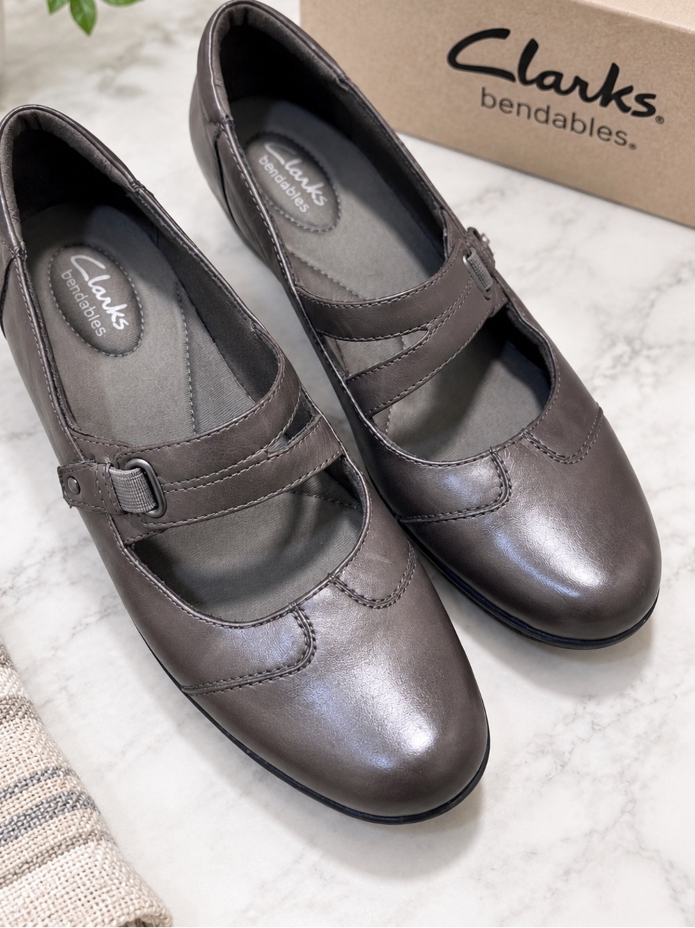 Clarks Bendables Women’s Size 9M Brown Leather Mary Jane Pumps Block Heel